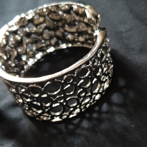 NWT. Lifestyles Studio Cuff, Crystals - Picture 4 of 8